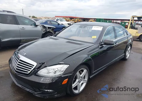 2010 Mercedes-Benz S 550 z USA, uszkodzony, nr VIN WDDNG7BB5AA331814